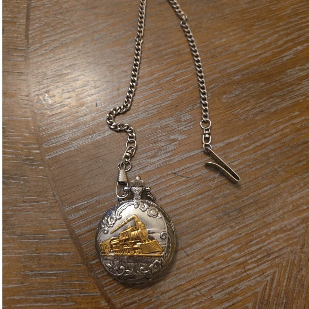 Vintage Steam Engine Train Quartz Pocket Watch Silver Gold Tone with‎ Chain